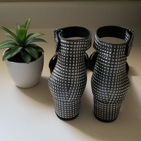 Vince Rita Block Heel Sandals - Picture 4 of 8